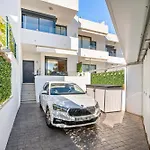 Luxury Townhouse With Stunning Sea & Mountain Views Villa *