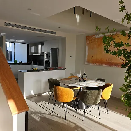 Vila Luxury Townhouse With Stunning Sea & Mountain Views *