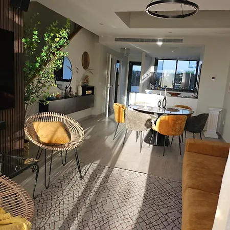 Vila Luxury Townhouse With Stunning Sea & Mountain Views