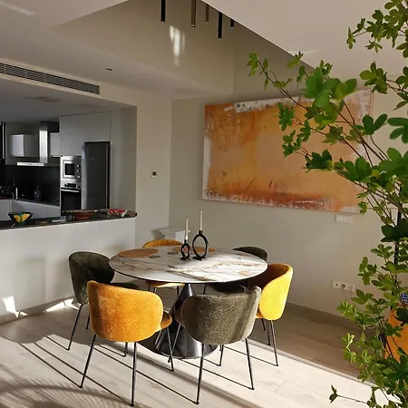 Luxury Townhouse With Stunning Sea & Mountain Views Vila