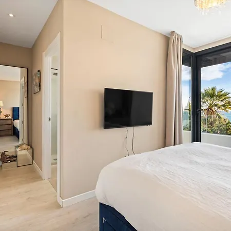 Vila Luxury Townhouse With Stunning Sea & Mountain Views *